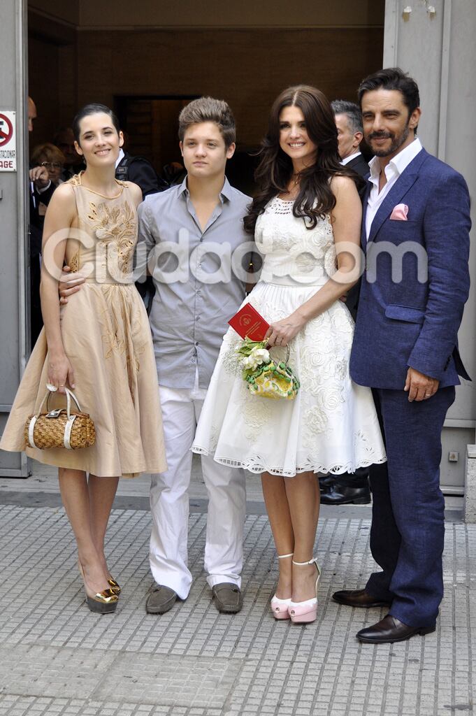 Araceli González y Fabián Mazzei, con Flor Torrente y Tomás Suar, hijos de la actriz (Foto: Jennifer Rubio - Ciudad.com)