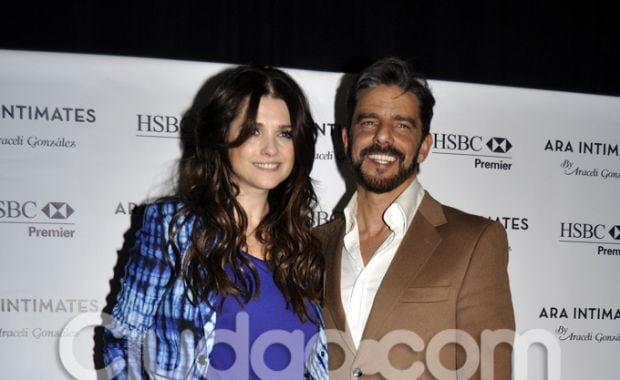 Araceli González y Fabián Mazzei en el desfile de Ara Intimates. (Foto: Jennifer Rubio-Ciudad.com)