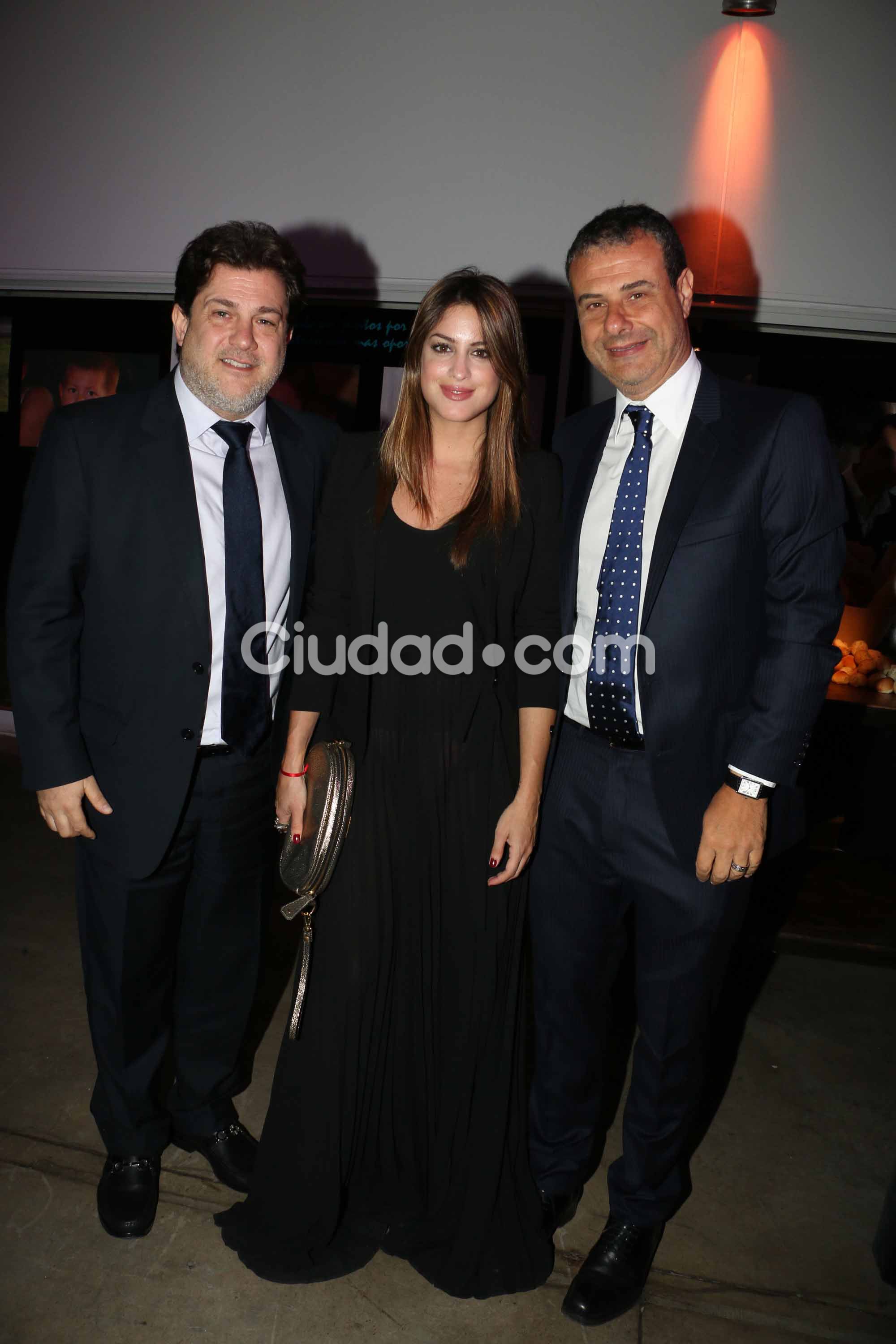 Ari Paluch, Agustina Casanova y Lautaro Mauro en la cena (Fotos: Movilpress). 