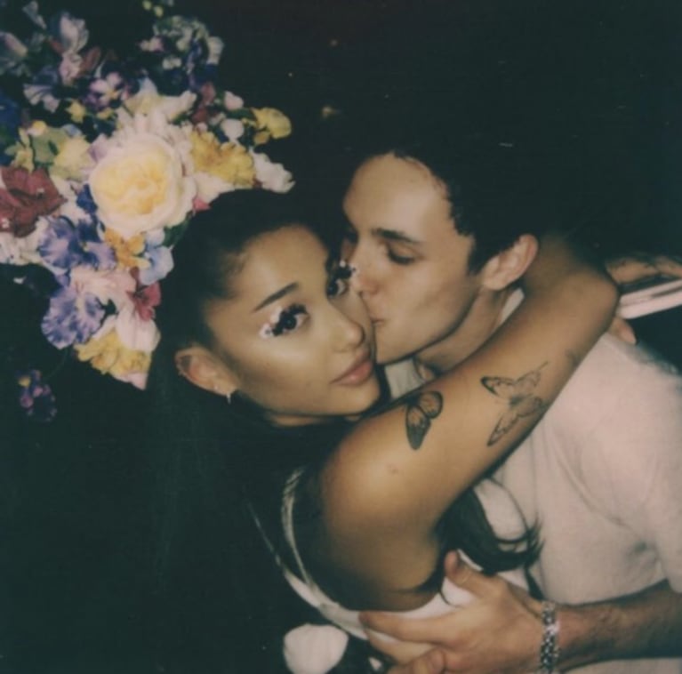 Ariana Grande se mostró por primera vez con su novio: cumple feliz a puro beso y baile