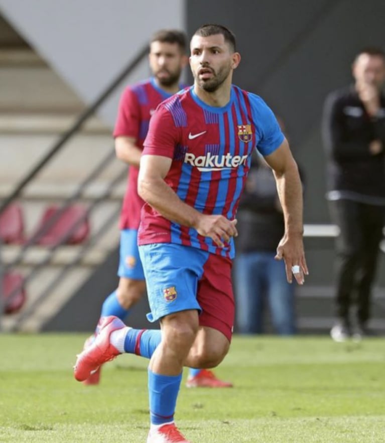 Aseguraron que el Kun Agüero podría retirarse de las canchas por su arritmia y él reaccionó: "Siempre en positivo"