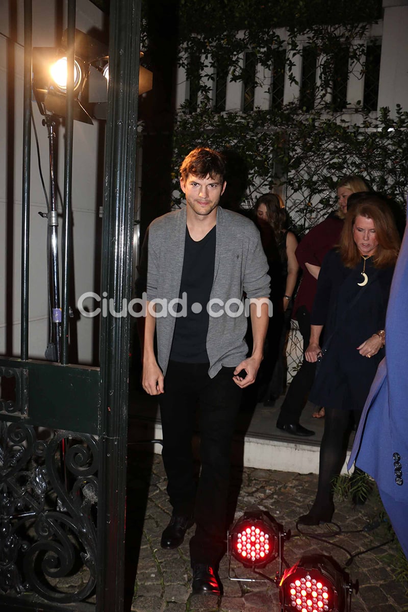 Ashton Kutcher, la estrella de la noche. (Foto: Movilpress-Ciudad.com)