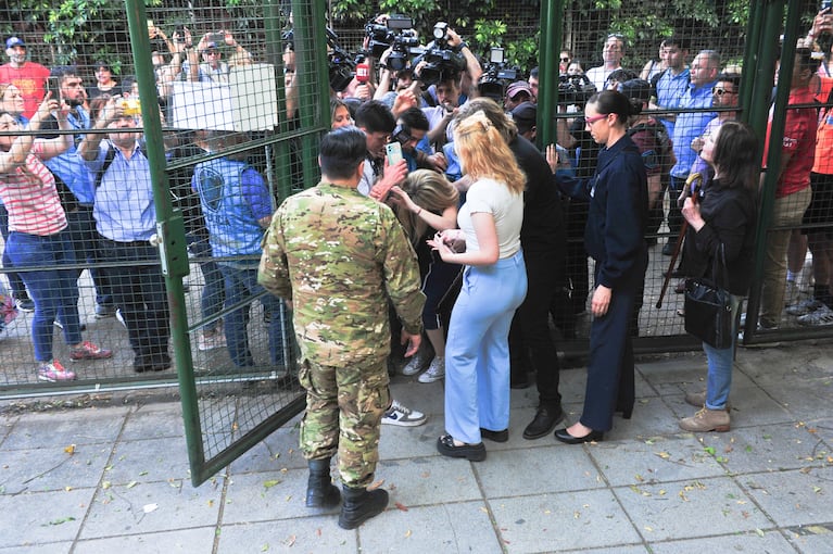 Así entró a votar Fátima Florez (Foto: RS Fotos)