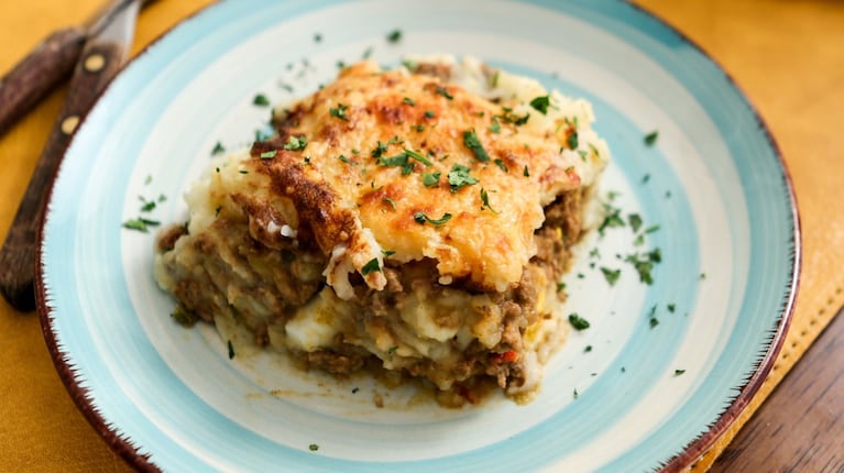 Así es el paso a paso de la mejor receta para cocinar pastel de carne de cordero desmechada