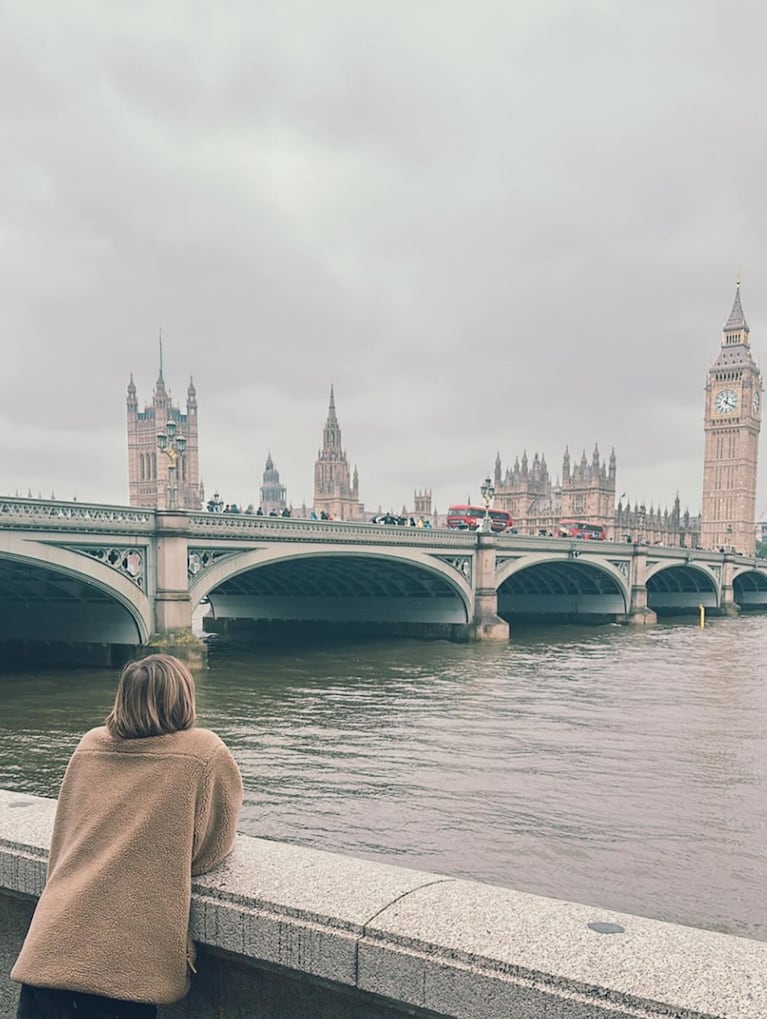 Así es la nueva vida de Dolores Barreiro en Inglaterra con su novio y sus dos hijos más chicos