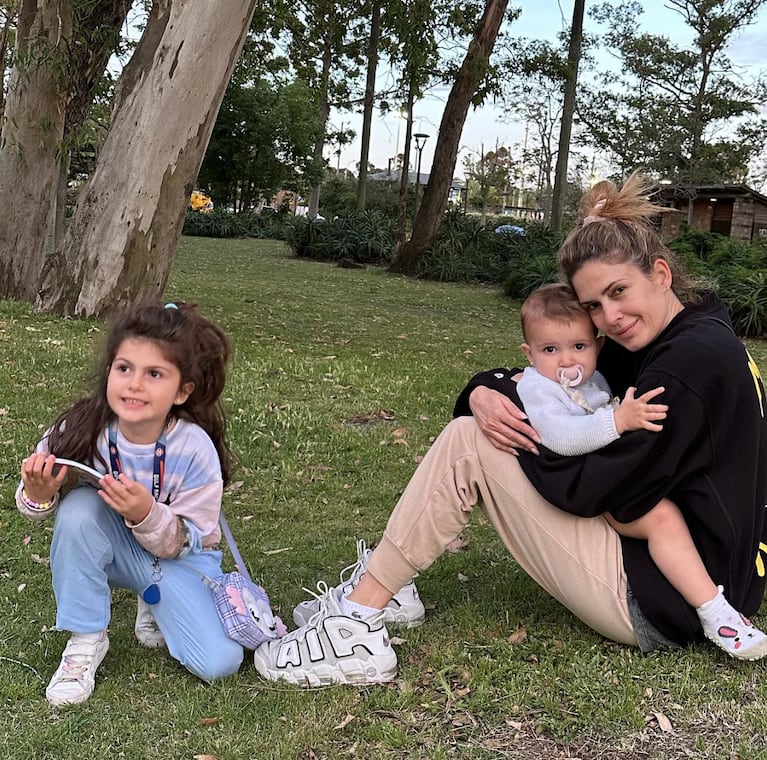 Así es la nueva vida de Isabel Macedo, Juan Manuel Urtubey y sus hijas en Uruguay: el álbum de fotos