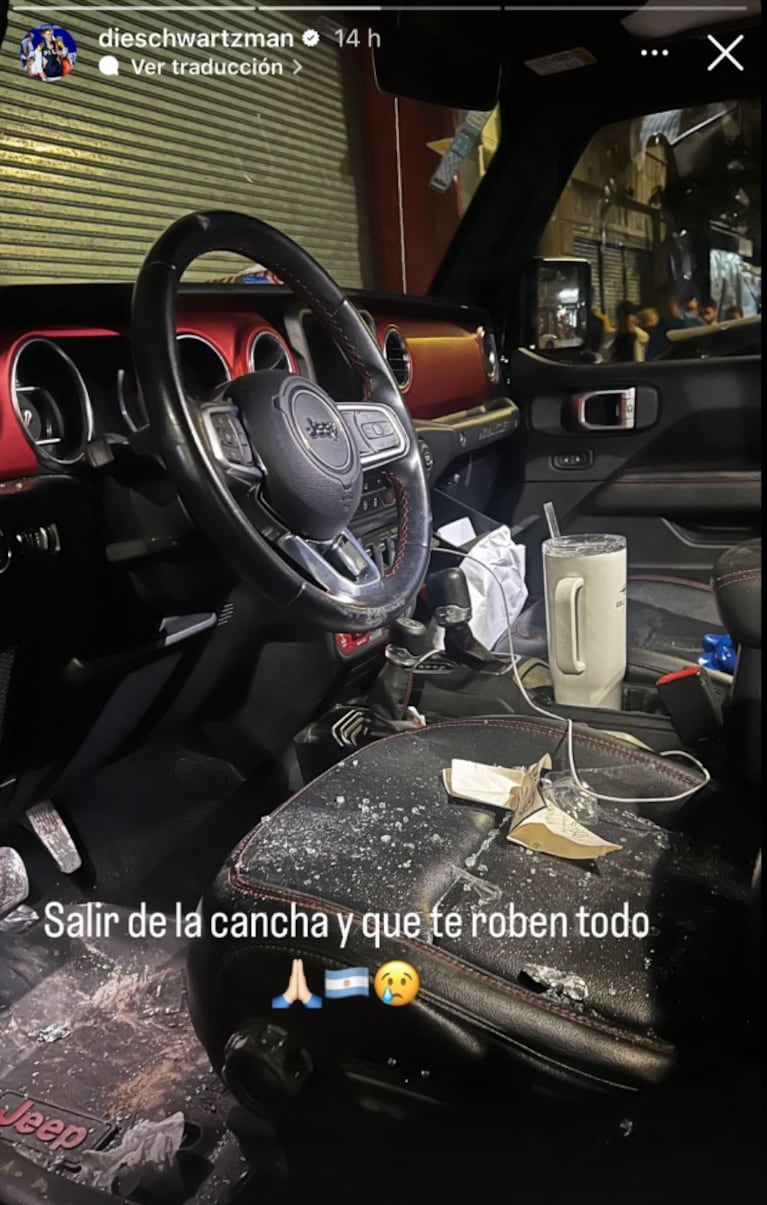 Así quedo el auto de Diego tras el robo que sufrió.