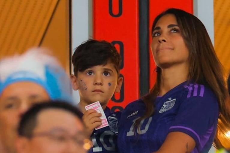 Así vivió Antonela Roccuzzo con Thiago, Ciro y Mateo Messi el partido de Argentina en el Mundial