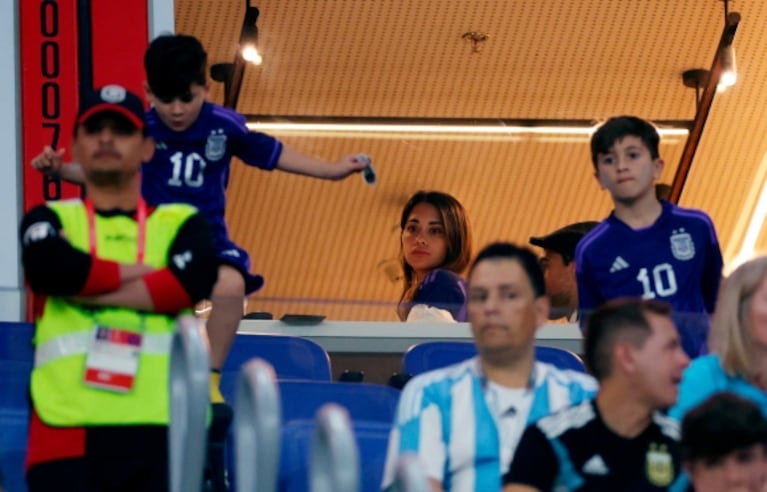 Así vivió Antonela Roccuzzo con Thiago, Ciro y Mateo Messi el partido de Argentina en el Mundial