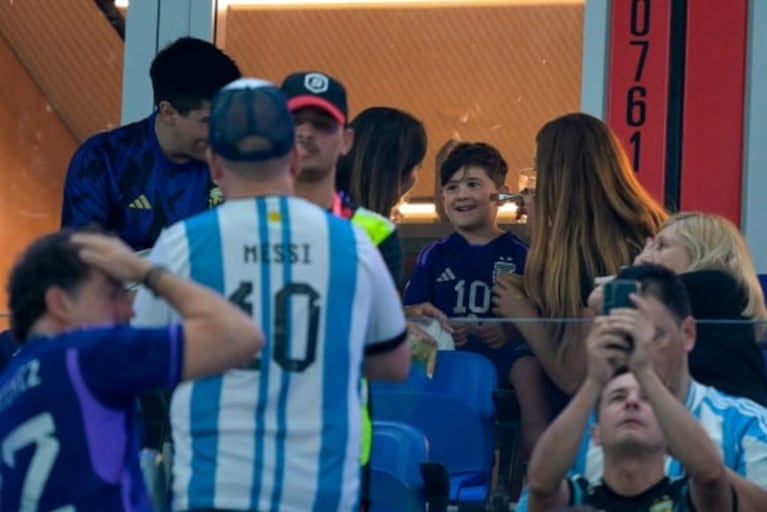 Así vivió Antonela Roccuzzo con Thiago, Ciro y Mateo Messi el partido de Argentina en el Mundial