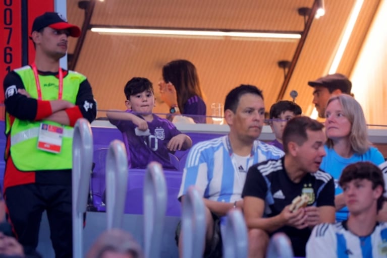 Así vivió Antonela Roccuzzo con Thiago, Ciro y Mateo Messi el partido de Argentina en el Mundial