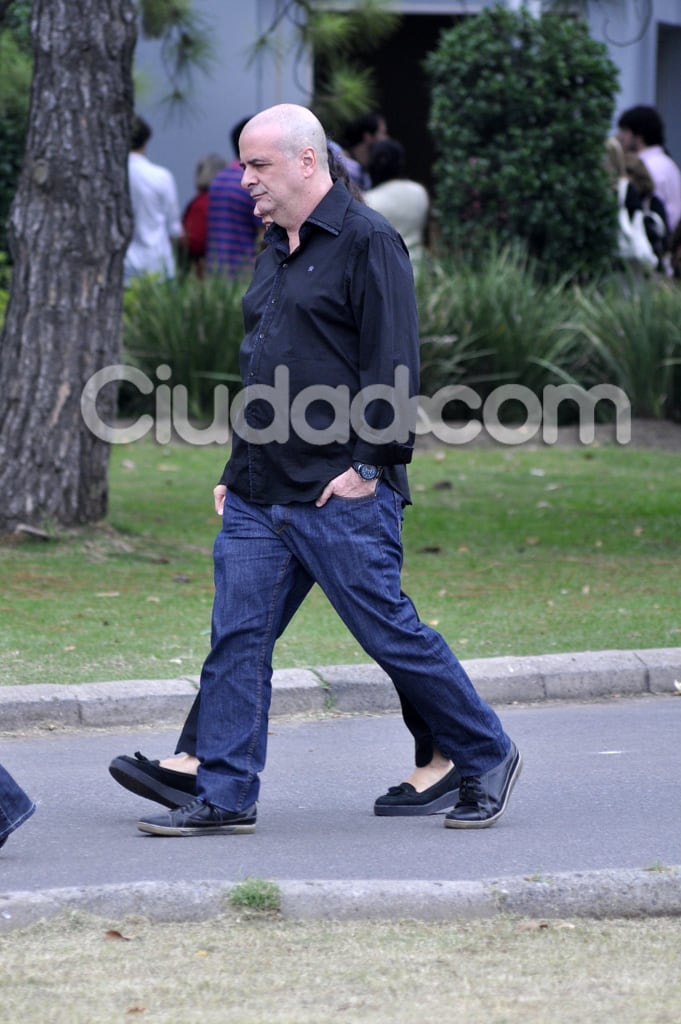 Atilio Veronelli, al llegar al entierro de Fabián Rodríguez. (Foto: Jennifer Rubio - Ciudad.com)