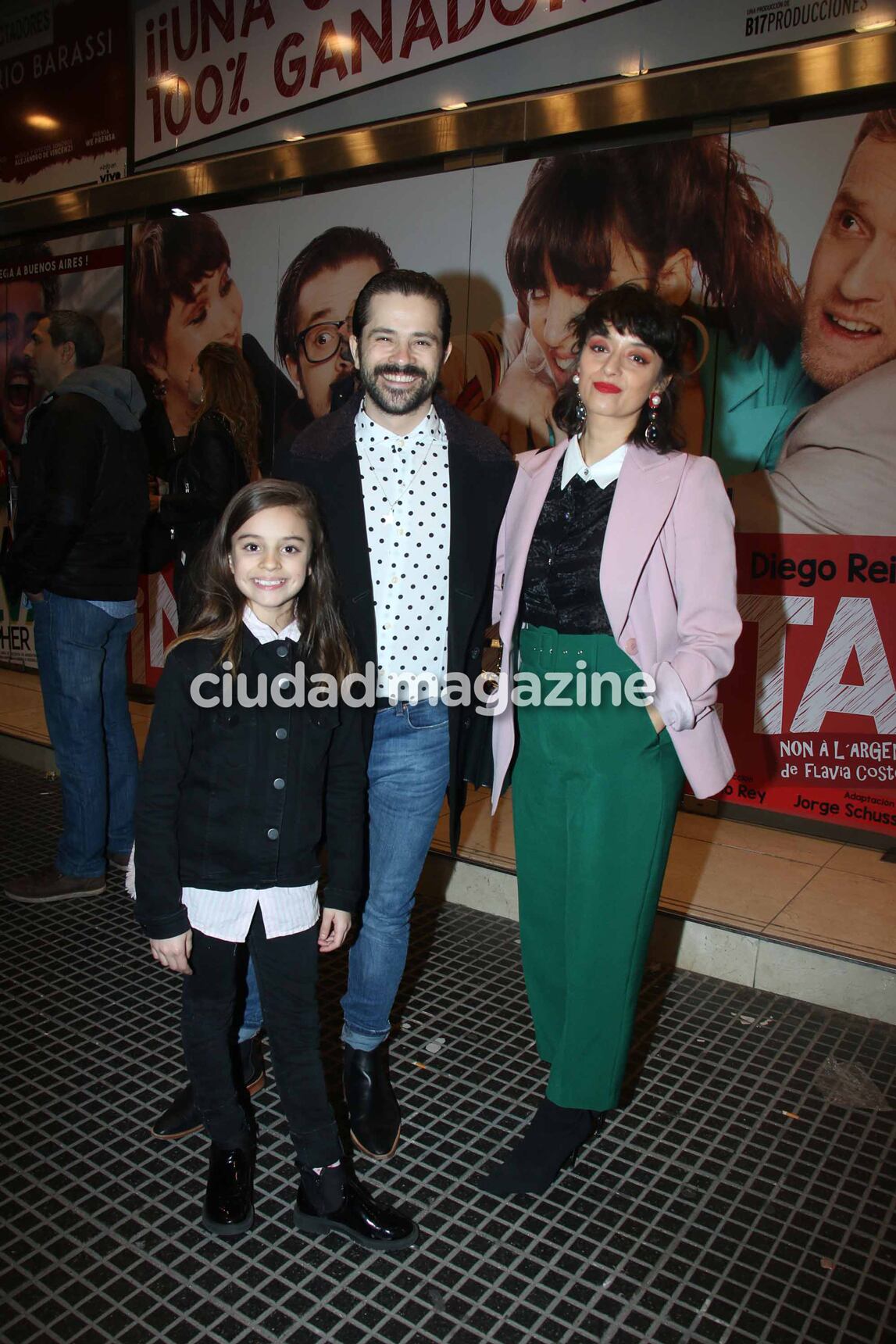 Aurora Colombo, Felipe Colombo y Cecilia Coronado en la función de prensa de No a la guita. (Foto: Movilpress)