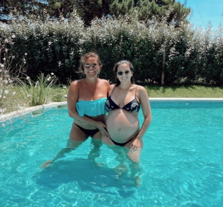 Barbie Vélez mostró su súper panza de embarazada en la piscina