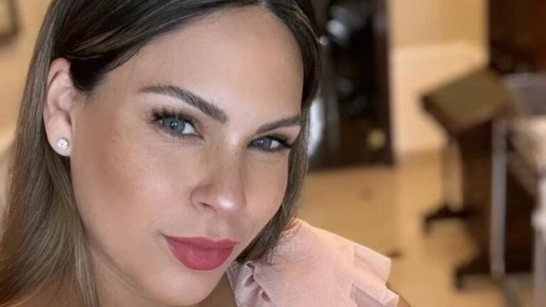 Barby Franco compartió fotos de su cesárea con un emotivo mensaje para su hija y recibió un aluvión de felicitaciones