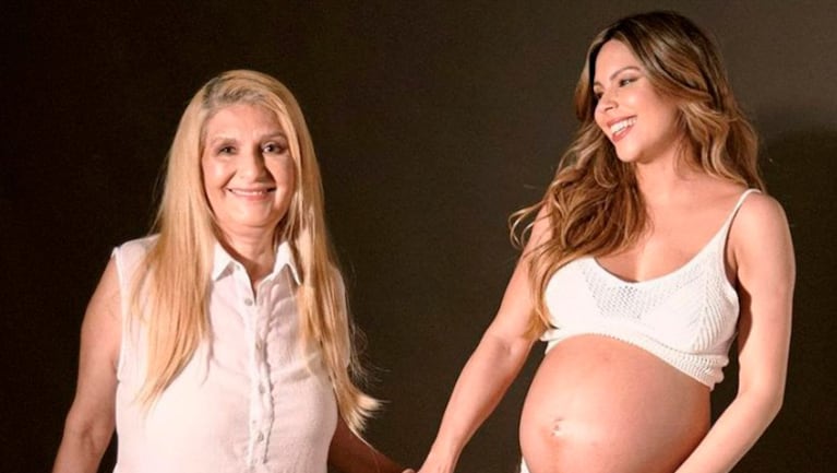 Barby Franco lució su pancita de embarazada junto a su mamá y le dedicó un conmovedor mensaje.