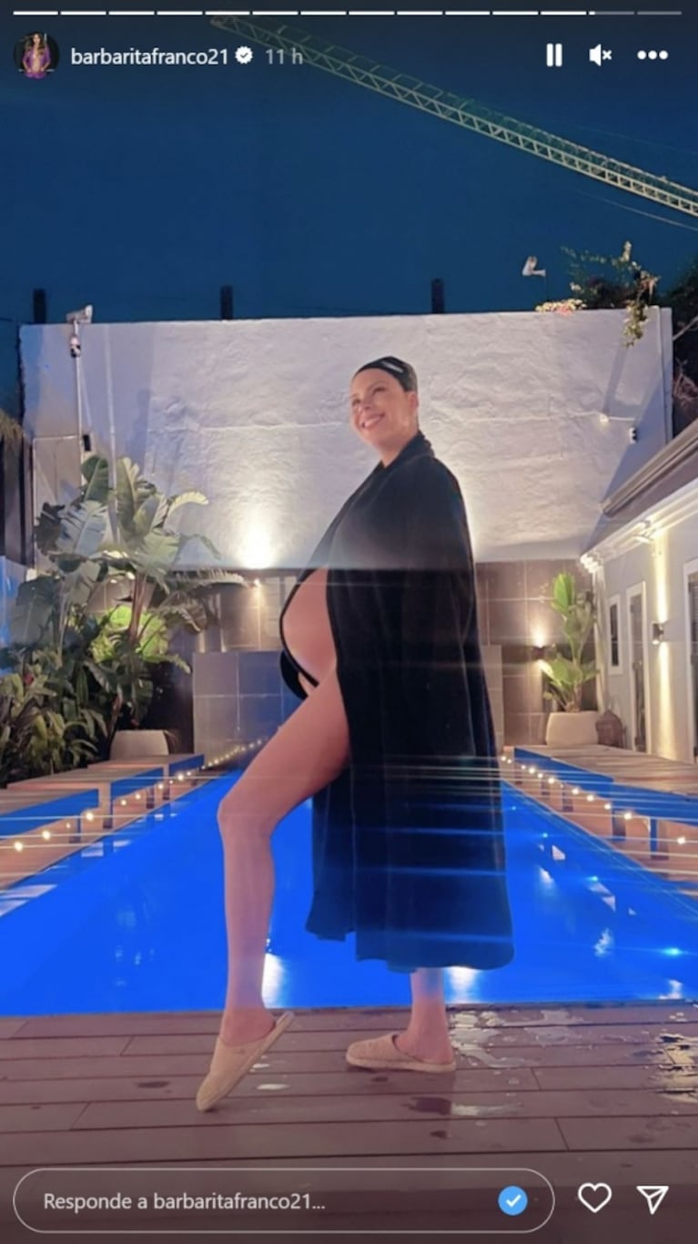 Barby Franco nadó de noche en su espectacular piscina con un glamouroso outfit 