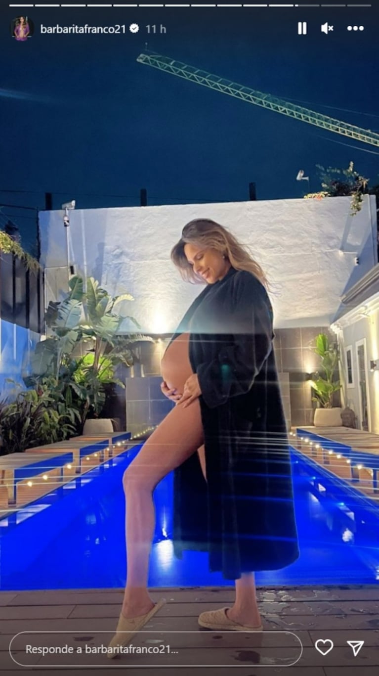 Barby Franco nadó de noche en su espectacular piscina con un glamouroso outfit 