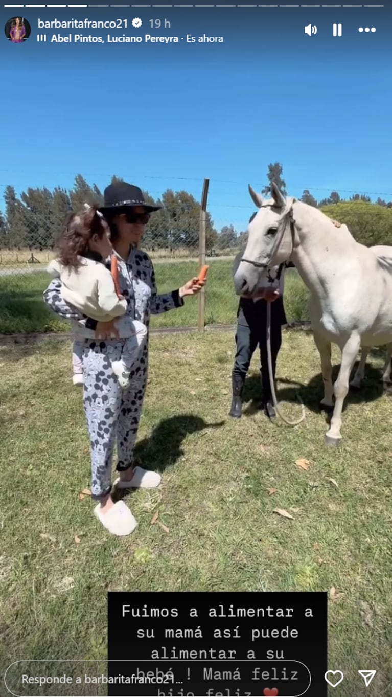 Barby y Sarah presentaron a su potrillo.