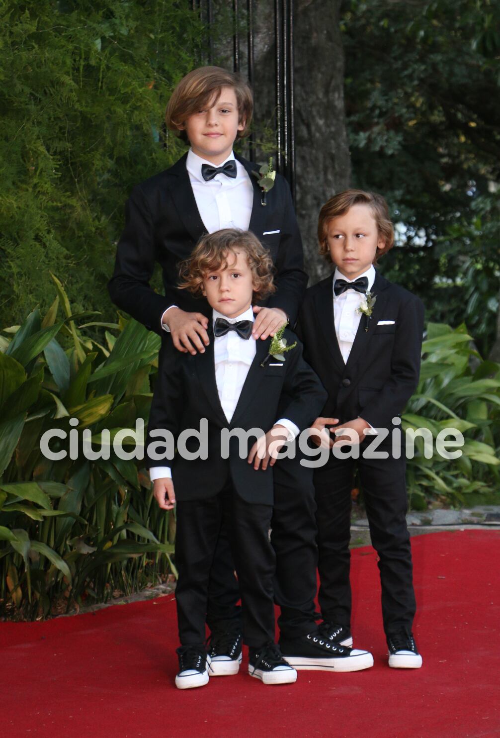 Bautista, Benicio y Beltrán Vicuña, en el casamiento de su mamá, Pampita (Foto: Movilpress)