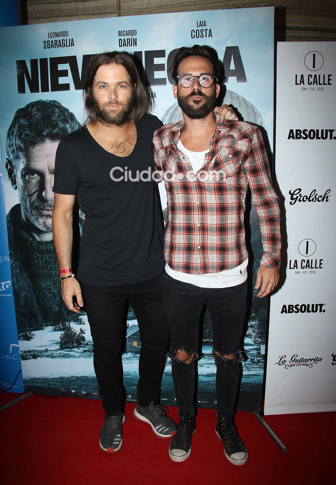 Benjamín Amadeo y Nacho Lecouna en la avant premiere de Nieve Negra. (Foto: MovilPress - Ciudad.com)