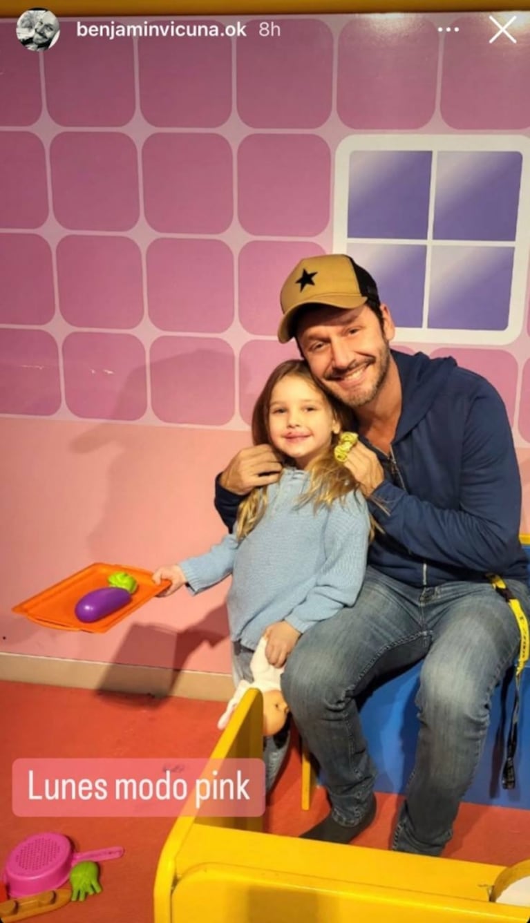 Benjamín Vicuña compartió una dulce postal con Magnolia y su cocina de juguete