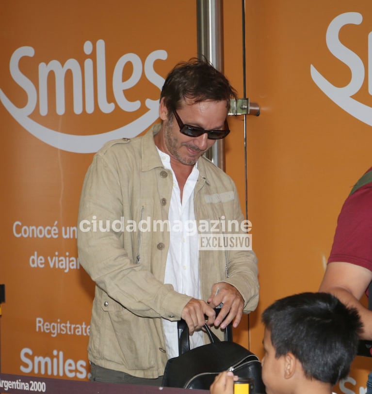 Benjamín Vicuña en Aeroparque (Foto: Movilpress).