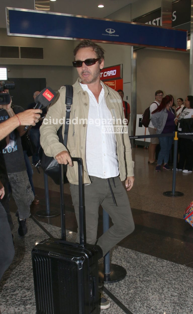 Benjamín Vicuña en Aeroparque (Foto: Movilpress).