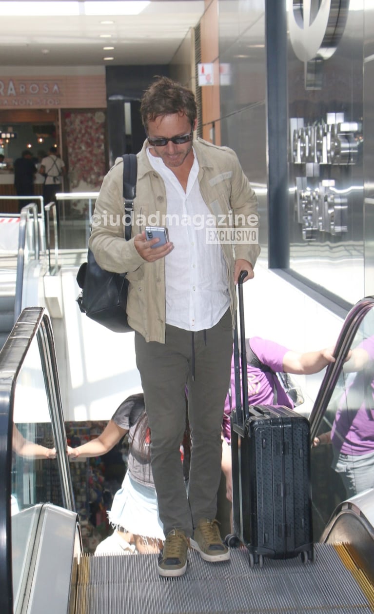 Benjamín Vicuña en Aeroparque (Foto: Movilpress).