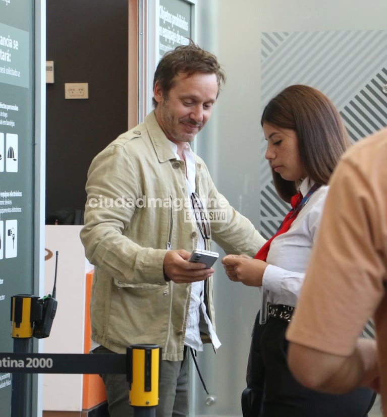 Benjamín Vicuña en Aeroparque (Foto: Movilpress).