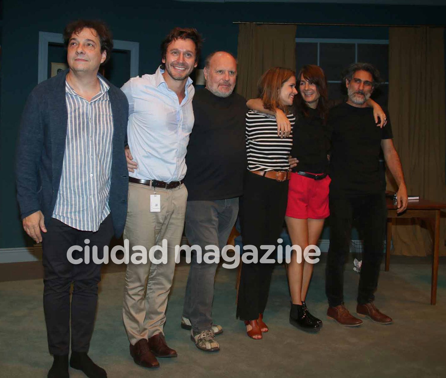 Benjamín Vicuña estrenó Terapia Amorosa junto a Fernán Mirás y Violeta Urtizberea (Fotos: Movilpress). 