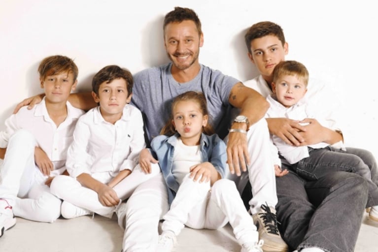 Benjamín Vicuña protagonizó una sesión de fotos con todos sus hijos: "Ellos son mi vida"