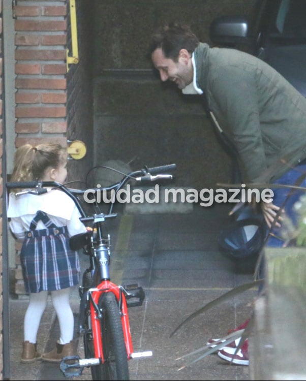 Benjamín Vicuña y China Suárez llegaron junto a Magnolia y Rufina a la casa de Pampita (Fotos: Movilpress). 