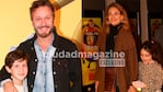 Benjamín Vicuña y Emilia Attias con sus hijos en el estreno de una película infantil