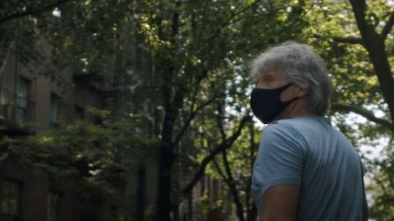 Bon Jovi luce mascarilla y homenajea a la ciudad de Nueva York en su nuevo videoclip