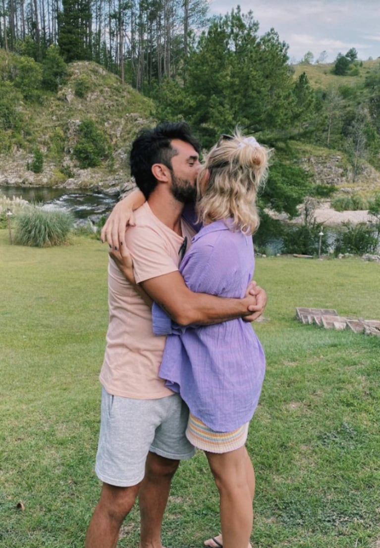 Brenda Gandini compartió una divertida secuencia de fotos a puro mimo con Gonzalo Heredia: "Lío asegurado"