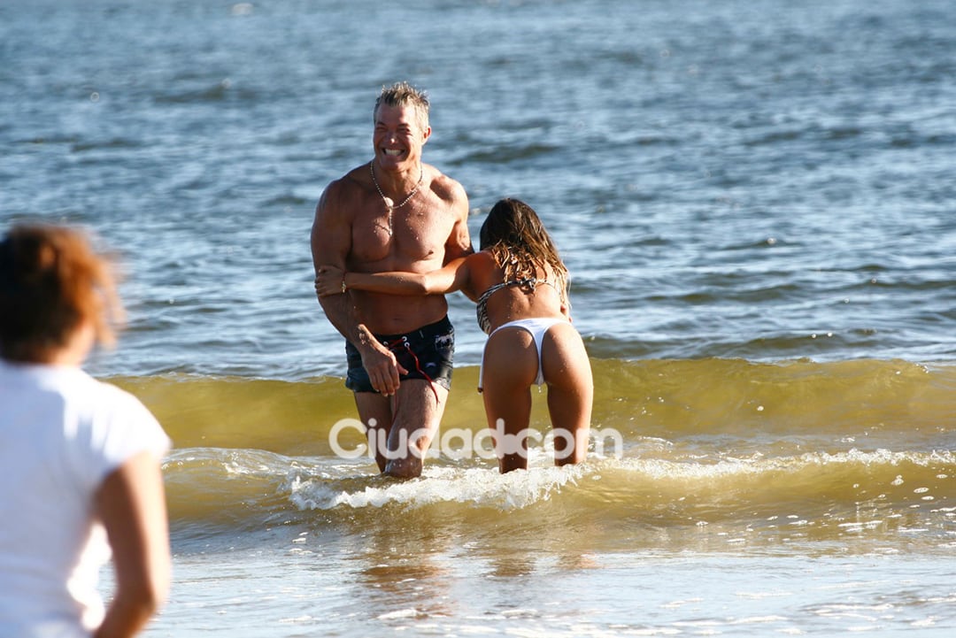 Burlando y Barbie se divirtieron en el mar. (Foto: PC3/Ciudad.com)