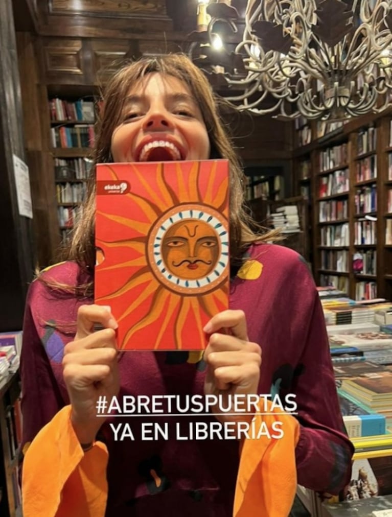 Calu Rivero presentó su libro y mostró por primera vez su pancita de embarazada