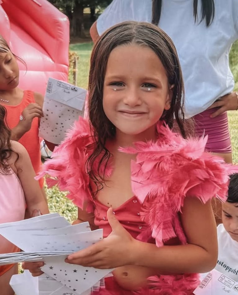 Cami se inspiró en Emilia Mernes para organizarle el cumple a Fran.