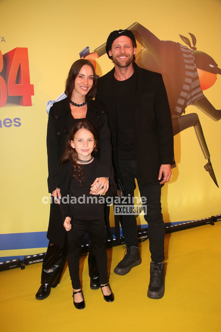 Camila Cavallo, su hija Alma, y Mario Guerci.