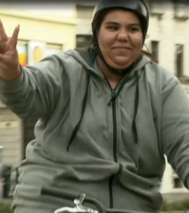 Camila salió a andar en bicicleta.