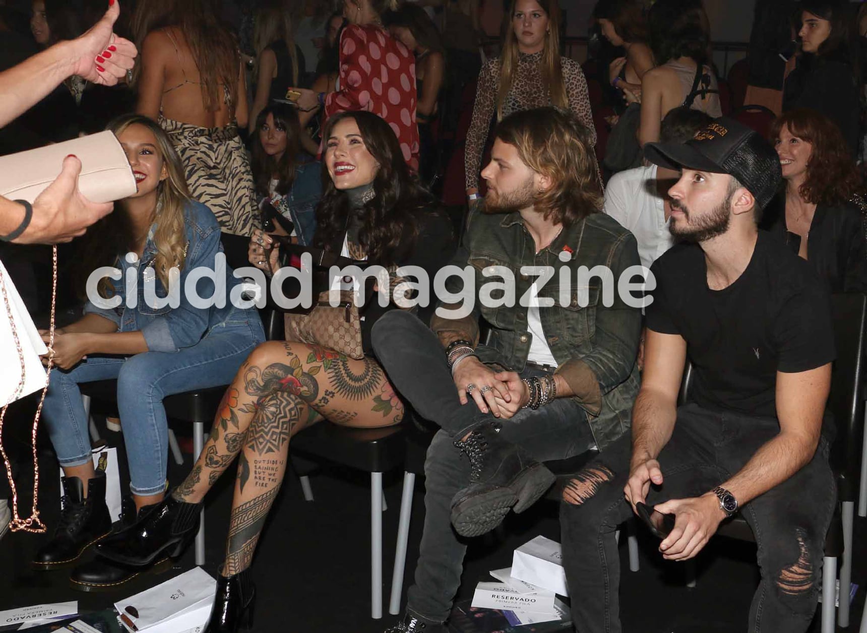 Cande Tinelli y Luca Bonomi, juntos y cómplices en un desfile (Fotos: Movilpress). 