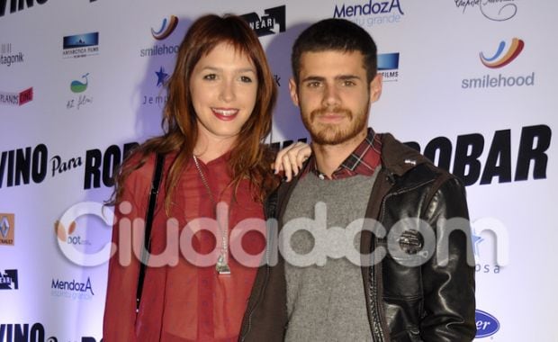 Candela Vetrano y Gastón Soffritti, juntos en la premiere  (Foto: Jennifer Rubio). 