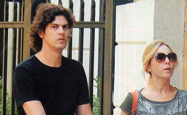 Carla Peterson y Martín Lousteau con Gaspar. (Foto: revista Paparazzi)