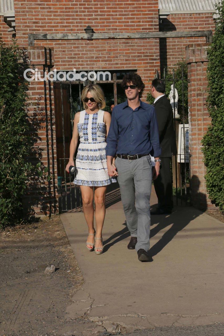 Carla Peterson y Martín Lousteau llegando a la boda de Marcela Kloosterboer. (Foto: Movilpress)