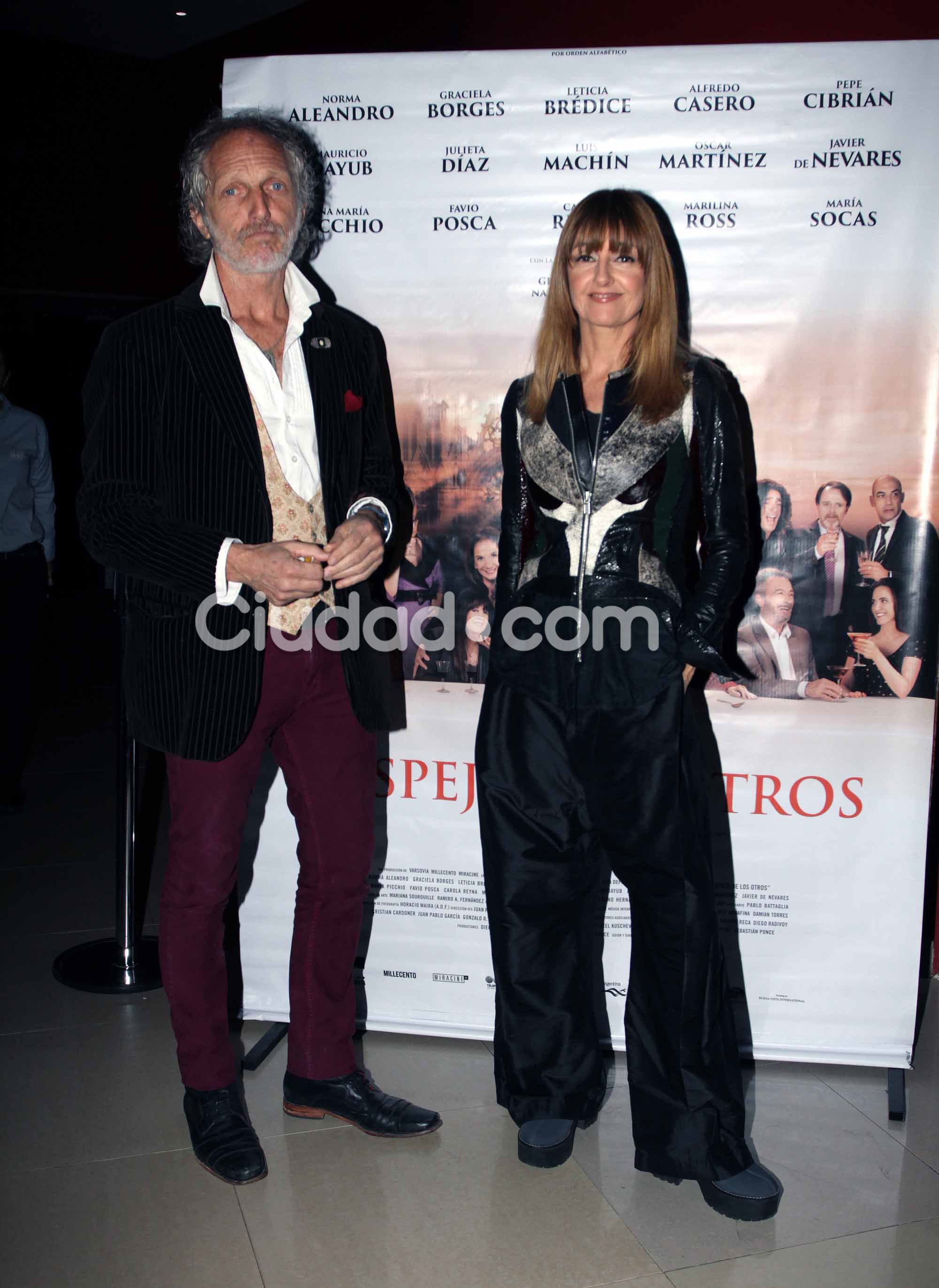 Carola Reyna y Boy Olmi, en el estreno de El espejo de los otros (Foto: Movilpress)