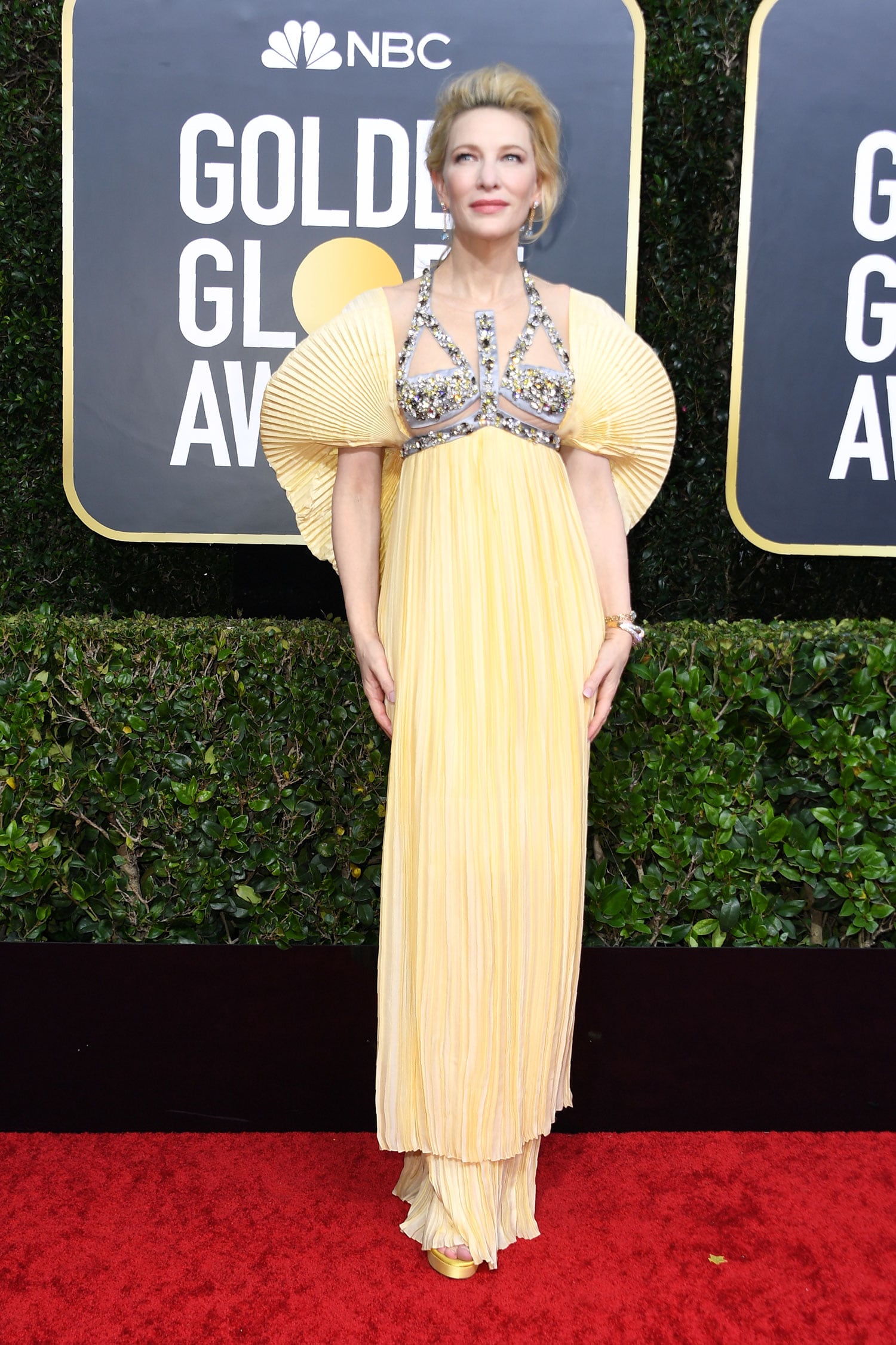 Cate Blanchett eligió un diseño amarillo para los Globos de Oro (Fotos: AFP).