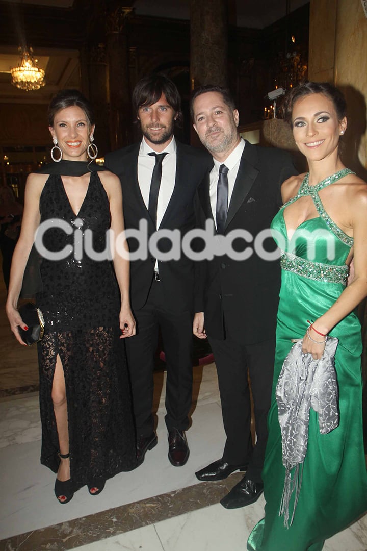 Cavenagui, su mujer, Paul Kirzner y su novia Judith colaboraron con la causa (Fotos: Movilpress).