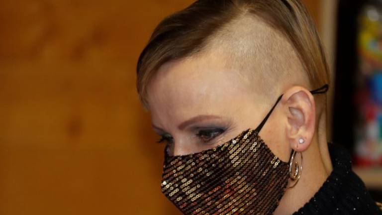 Charlene de Mónaco contó por qué se hizo su extravagante corte con rapado incluido