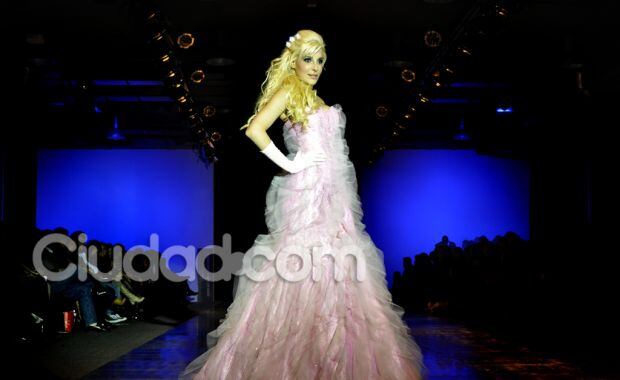 Charlotte Caniggia en el desfile de Cosano en el BAAM 2012. (Foto: Jennifer Rubio)